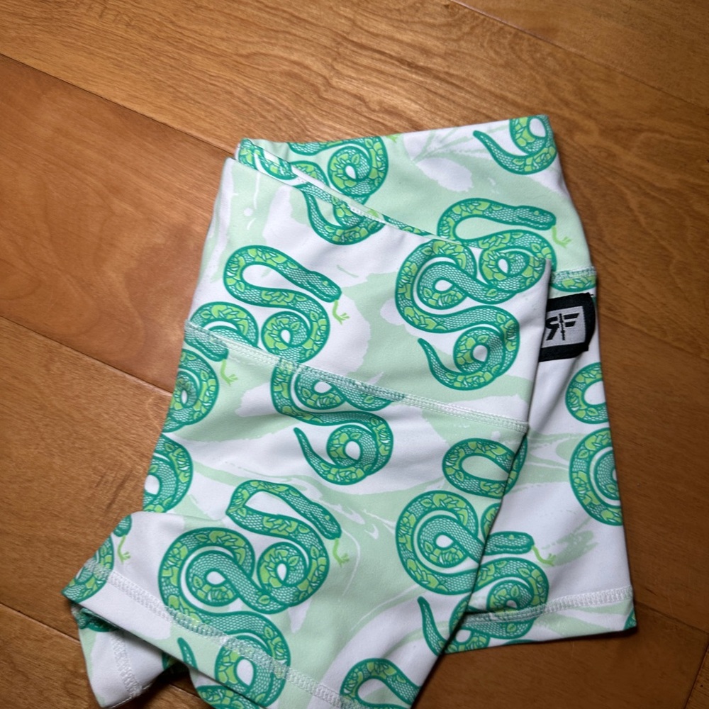 Green Snake Print Women's workout booty shorts - Picture 5 of 5